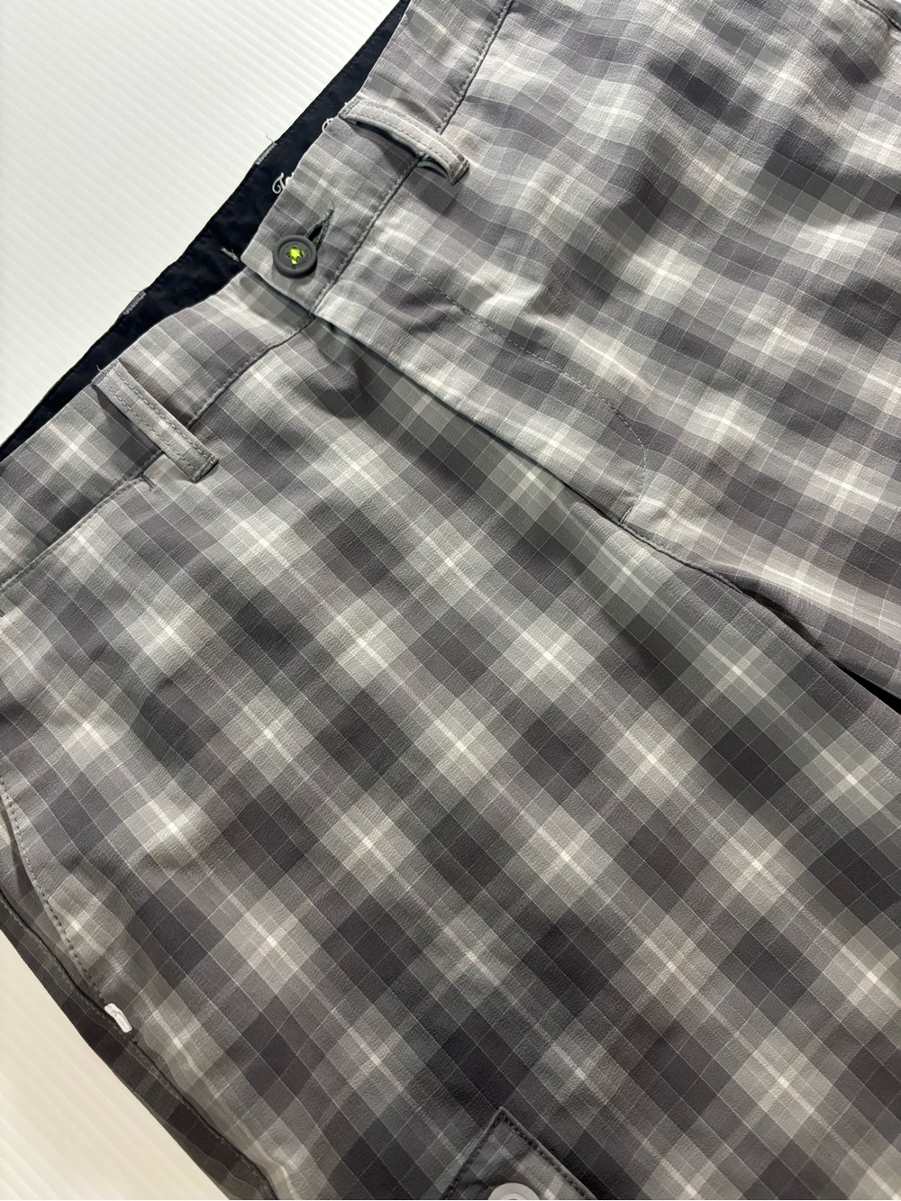 Tommy Bahama Men's 35 Island Zone Gray Check 10” Cargo Shorts